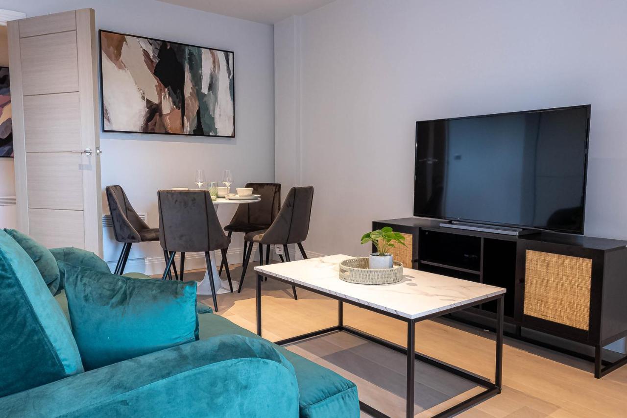 Stylish Apartments With Balcony For Upper Apartments & Free Parking In A Prime Location - Five Miles From Heathrow Airport Uxbridge Zewnętrze zdjęcie